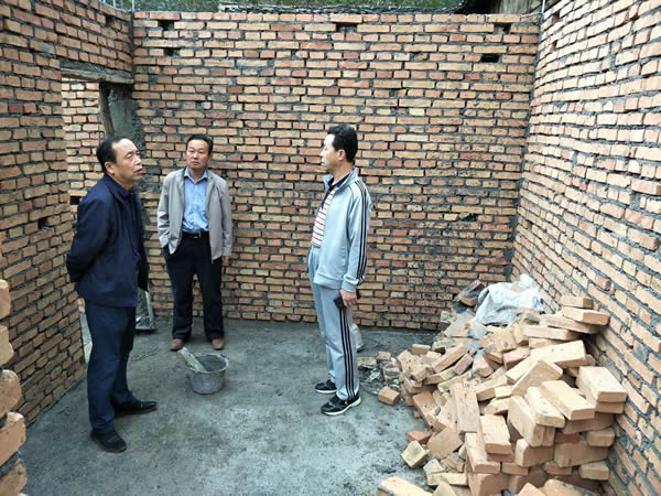 隴運(yùn)集團(tuán)公司黨委書記、董事長李寅祥同志深入琵琶鎮(zhèn)寧強(qiáng)村開展幫扶工作