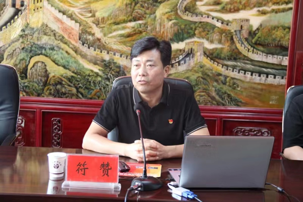 市政府國(guó)資委黨委委員、副主任符贊到隴運(yùn)集團(tuán)公司開展講授 黨紀(jì)學(xué)習(xí)教育專題 黨課暨“七一”慰問活動(dòng)